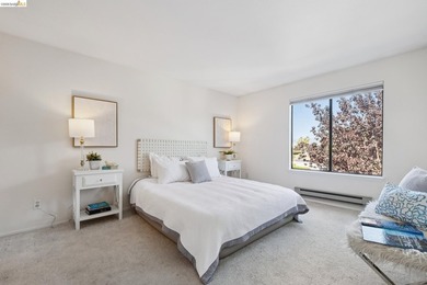 Experience resort-style living in the heart of Richmond Marina - photo 17