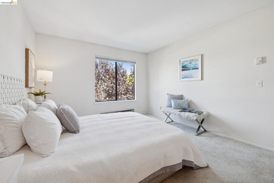 Experience resort-style living in the heart of Richmond Marina - photo 18