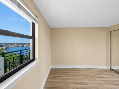 Discover this exceptional penthouse residence offering downtown - photo 19