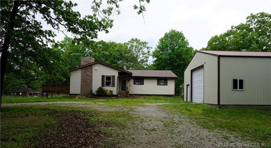 Welcome to your private retreat! This charming ranch home - photo 23