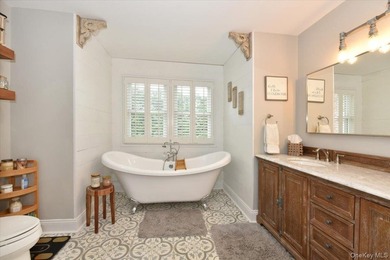 Welcome to this exceptional custom-expanded home in Massapequa - photo 25