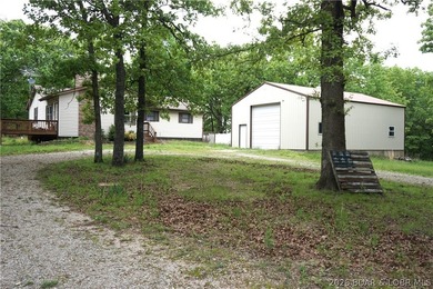 Welcome to your private retreat! This charming ranch home - photo 26