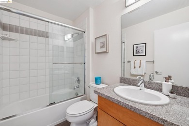 Experience resort-style living in the heart of Richmond Marina - photo 26
