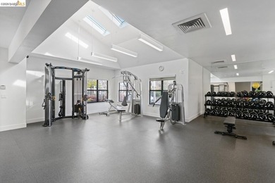 Experience resort-style living in the heart of Richmond Marina - photo 38