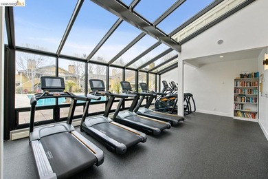 Experience resort-style living in the heart of Richmond Marina - photo 42