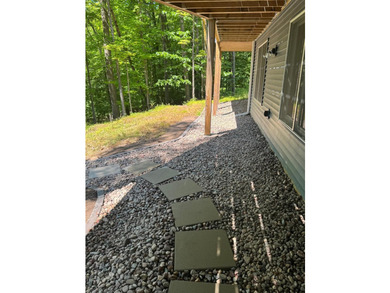 Enjoy this 3 bdrm. 3.5 bath lakefront single story home with - photo 44