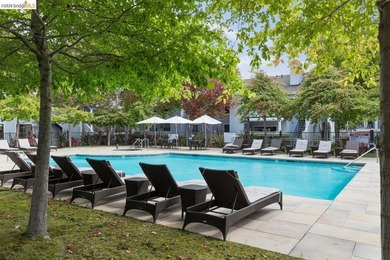 Experience resort-style living in the heart of Richmond Marina - photo 49