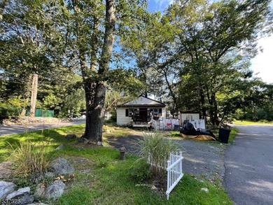 Lake Hopatcong Home Sale Pending in Hopatcong New Jersey