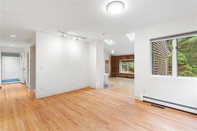 Thoughtfully designed and constructed by a highly respected - photo 12