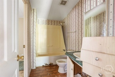 Investor opportunity in Midway! This large, 4 bedroom, 2 - photo 13