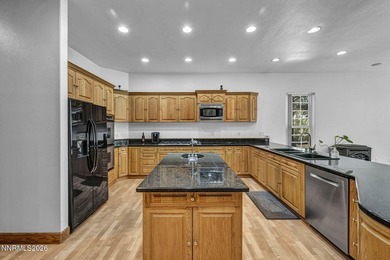 Stunning and expansive custom home on oversized lot in - photo 23