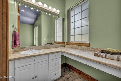 Stunning and expansive custom home on oversized lot in - photo 33