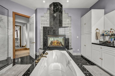Stunning and expansive custom home on oversized lot in - photo 36