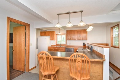 Welcome home to this well-maintained 2-bedroom, 2-bath home - photo 11