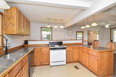 Welcome home to this well-maintained 2-bedroom, 2-bath home - photo 12