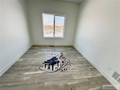 Welcome or luxury living in the Waterstone Subdivision! This 4 - photo 4