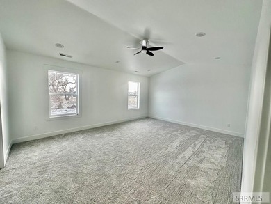 Welcome or luxury living in the Waterstone Subdivision! This 4 - photo 5