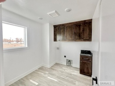 Welcome or luxury living in the Waterstone Subdivision! This 4 - photo 10