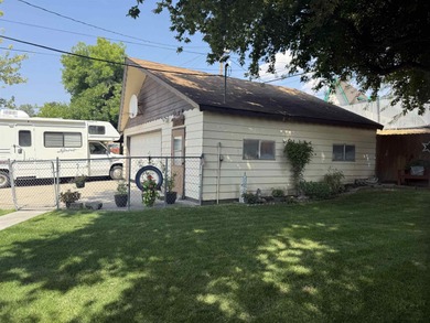 SHOP! SHOP! SHOP! If you're in the market for a welcoming and