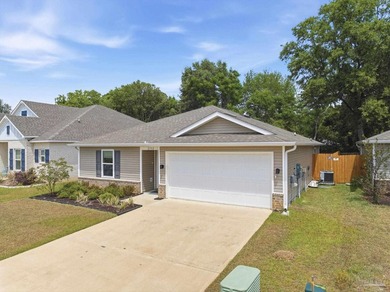 Tucked away in a quiet, established area of Pensacola, 2752 - photo 3