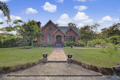 BACK ON THE MARKET! Welcome to 1517 N Spring St in the heart of - photo 3