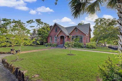BACK ON THE MARKET! Welcome to 1517 N Spring St in the heart of - photo 4