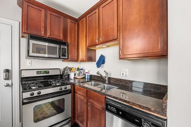 Discover this cozy, approximately 500-square-foot one-bedroom - photo 11