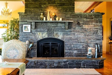 Perched atop Spruce Mountain, this stunning 36-acre estate - photo 12