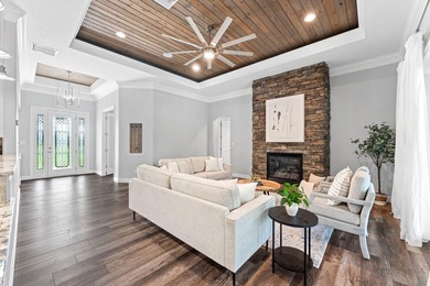 Exceptional custom home on fenced 1.15ac in Oak Grove Estates - photo 12