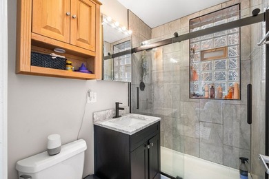 Discover this cozy, approximately 500-square-foot one-bedroom - photo 17