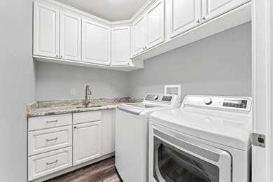 Exceptional custom home on fenced 1.15ac in Oak Grove Estates - photo 40