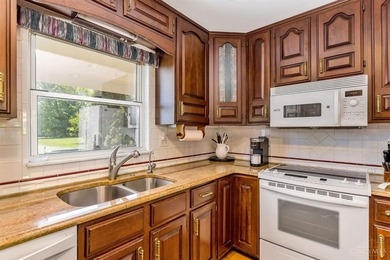 Private resort-style estate down a long winding lane on 52.826 - photo 22