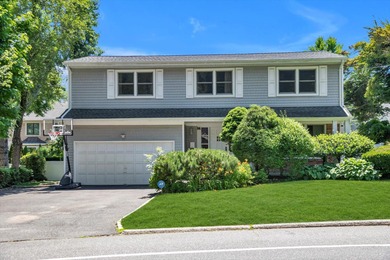 (private lake, pond, coastal) Home Sale Pending in Great Neck New York