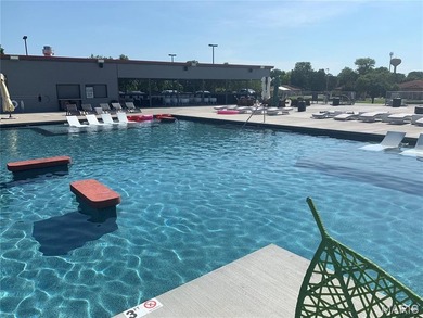Updated 3rd-floor condo in Osage Vistas at Lake Ozark offering a - photo 4