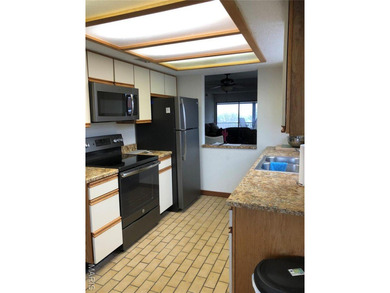 Updated 3rd-floor condo in Osage Vistas at Lake Ozark offering a - photo 7