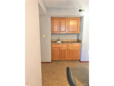 Updated 3rd-floor condo in Osage Vistas at Lake Ozark offering a - photo 8