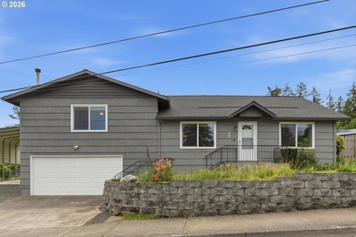 Well maintained 1789 sq ft 3 bed 2 bath mid-century split-level - photo 2