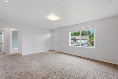 Well maintained 1789 sq ft 3 bed 2 bath mid-century split-level - photo 5