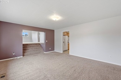 Well maintained 1789 sq ft 3 bed 2 bath mid-century split-level - photo 6