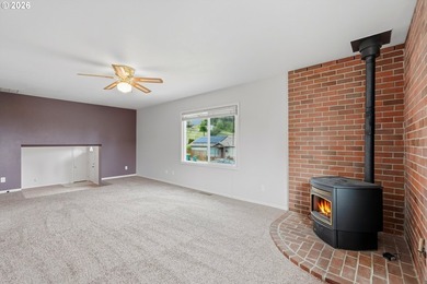 Well maintained 1789 sq ft 3 bed 2 bath mid-century split-level - photo 10