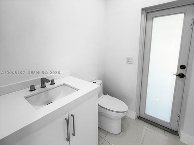 Beautiful and spacious residence located in one of the most - photo 11