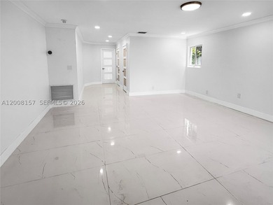 Beautiful and spacious residence located in one of the most - photo 12