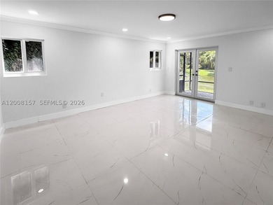 Beautiful and spacious residence located in one of the most - photo 13
