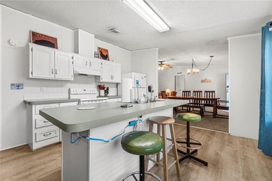 Welcome to a fantastic opportunity to own a fully furnished - photo 15