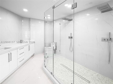 Beautiful and spacious residence located in one of the most - photo 15
