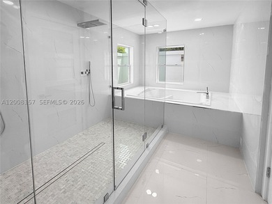 Beautiful and spacious residence located in one of the most - photo 16