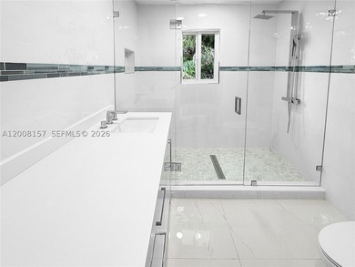 Beautiful and spacious residence located in one of the most - photo 27
