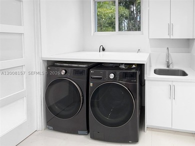 Beautiful and spacious residence located in one of the most - photo 28