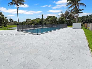 Beautiful and spacious residence located in one of the most - photo 33