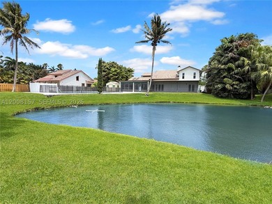 Beautiful and spacious residence located in one of the most - photo 35